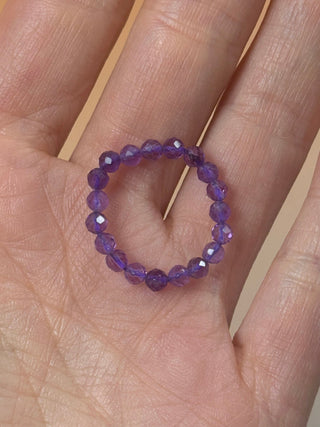 AMETHYST - CRYSTAL STRETCH RING WITH FACETED BEADS Bracelet The Crystal Avenues