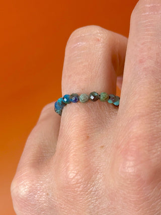 CHRYSOCOLLA - CRYSTAL STRETCH RING WITH FACETED BEADS Bracelet The Crystal Avenues