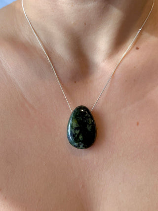 CRYSTAL NECKLACE - SERPENTINE Necklace The Crystal Avenues