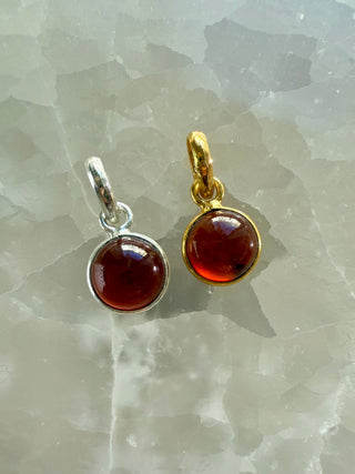 GARNET CRYSTAL NECKLACE - ROUND PENDANT Necklace The Crystal Avenues
