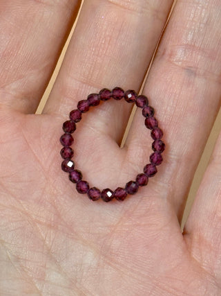 GARNET - CRYSTAL STRETCH RING WITH FACETED BEADS Bracelet The Crystal Avenues