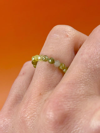GREEN GARNET - CRYSTAL STRETCH RING WITH FACETED BEADS Bracelet The Crystal Avenues