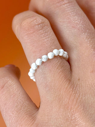 HOWLITE - CRYSTAL STRETCH RING WITH FACETED BEADS Bracelet The Crystal Avenues