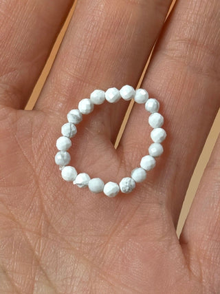 HOWLITE - CRYSTAL STRETCH RING WITH FACETED BEADS Bracelet The Crystal Avenues
