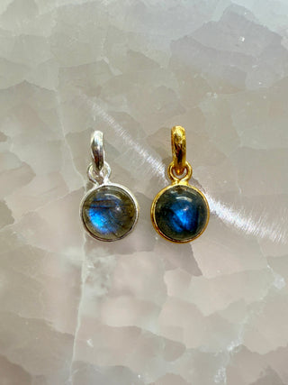 LABRADORITE CRYSTAL NECKLACE - ROUND PENDANT Necklace The Crystal Avenues