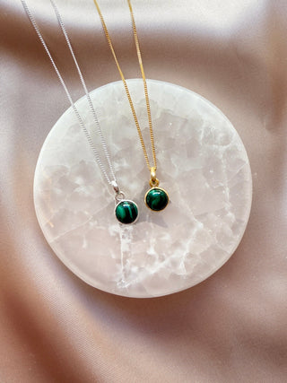 MALACHITE CRYSTAL NECKLACE - ROUND PENDANT Necklace The Crystal Avenues