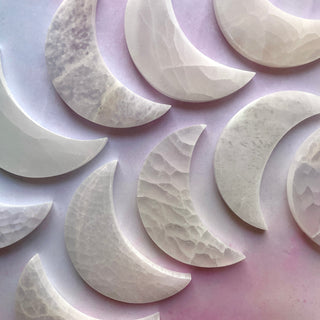 SELENITE CHARGING PLATE (MOON) The Crystal Avenues