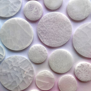 SELENITE CHARGING PLATE (ROUND) The Crystal Avenues