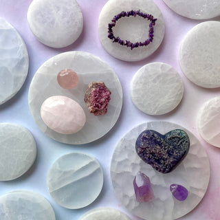 SELENITE CHARGING PLATE (ROUND) The Crystal Avenues