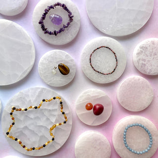 SELENITE CHARGING PLATE (ROUND) The Crystal Avenues
