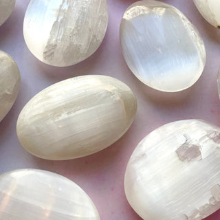 SELENITE PALM STONE XL Palmstone The Crystal Avenues