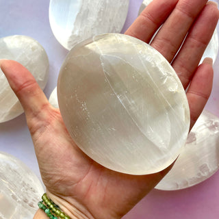 SELENITE PALM STONE XL Palmstone The Crystal Avenues