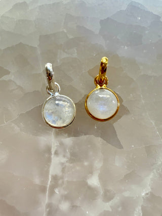 WHITE MOONSTONE CRYSTAL NECKLACE - ROUND PENDANT Necklace The Crystal Avenues