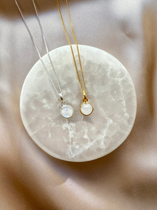 WHITE MOONSTONE CRYSTAL NECKLACE - ROUND PENDANT Necklace The Crystal Avenues