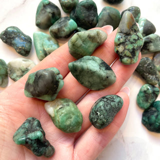 EMERALD TUMBLE STONE tumble stone The Crystal Avenues