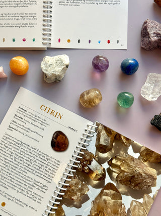 24 DAY CRYSTAL CALENDAR + BOOK 2026 The Crystal Avenues 