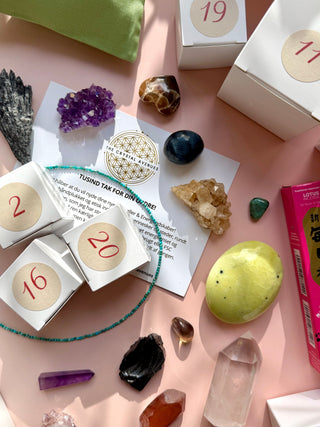 24 DAY DELUXE CRYSTAL CALENDAR 2025 The Crystal Avenues 