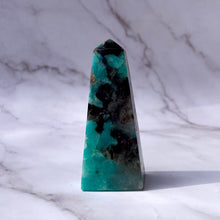 Indlæs billede til gallerivisning AMAZONITE OBELISK (2) tumble stone The Crystal Avenues 
