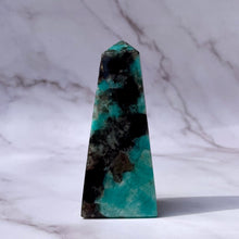 Indlæs billede til gallerivisning AMAZONITE OBELISK (2) tumble stone The Crystal Avenues 
