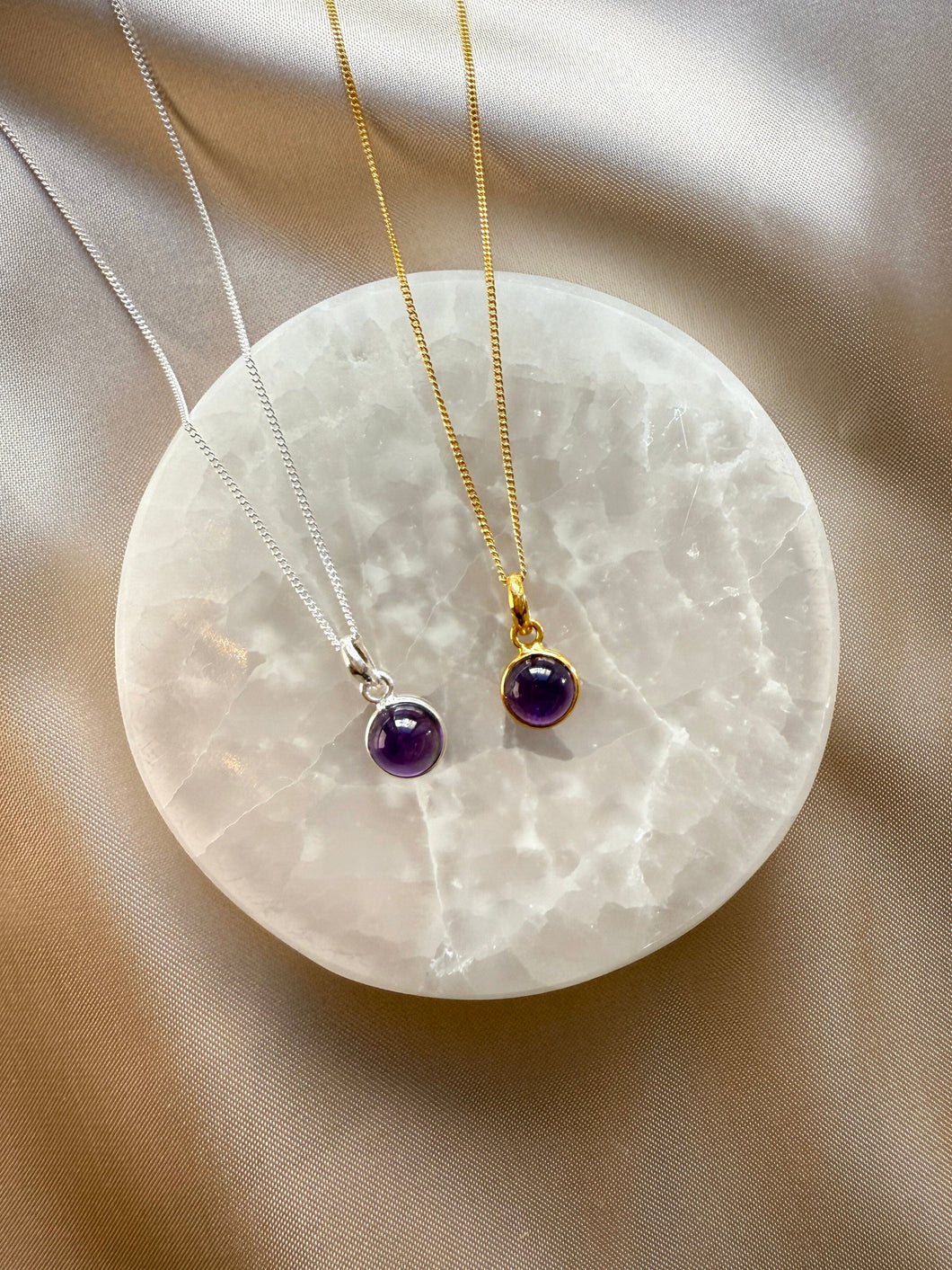 AMETHYST CRYSTAL NECKLACE - ROUND PENDANT Necklace The Crystal Avenues 