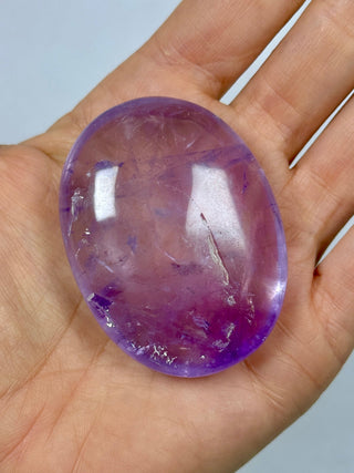 AMETHYST PALM STONE - EXCLUSIVE QUALITY (1) Palm stone The Crystal Avenues 