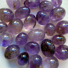 Indlæs billede til gallerivisning AMETHYST TUMBLE STONE - EXTRA HIGH QUALITY Tumble stone The Crystal Avenues 
