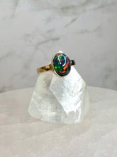 Indlæs billede til gallerivisning BLACK ETHIOPIAN OPAL SILVER RING (NO. 14) SIZE: 57 - 2. SORTING The Crystal Avenues 
