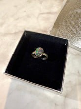 Indlæs billede til gallerivisning BLACK ETHIOPIAN OPAL SILVER RING (NO. 14) SIZE: 57 - 2. SORTING The Crystal Avenues 
