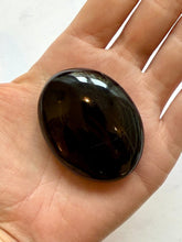 Indlæs billede til gallerivisning BLACK TOURMALINE PALM STONE (2) tumble stone The Crystal Avenues 
