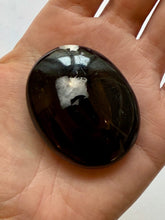 Indlæs billede til gallerivisning BLACK TOURMALINE PALM STONE (4) tumble stone The Crystal Avenues 
