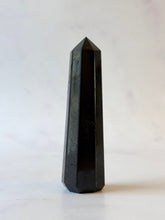 Indlæs billede til gallerivisning BLACK TOURMALINE TOWER (3) tumble stone The Crystal Avenues 
