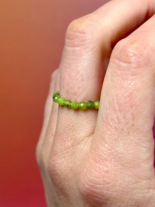 CANADIAN JADE - CRYSTAL STRETCH RING WITH FACETED BEADS Bracelet The Crystal Avenues 