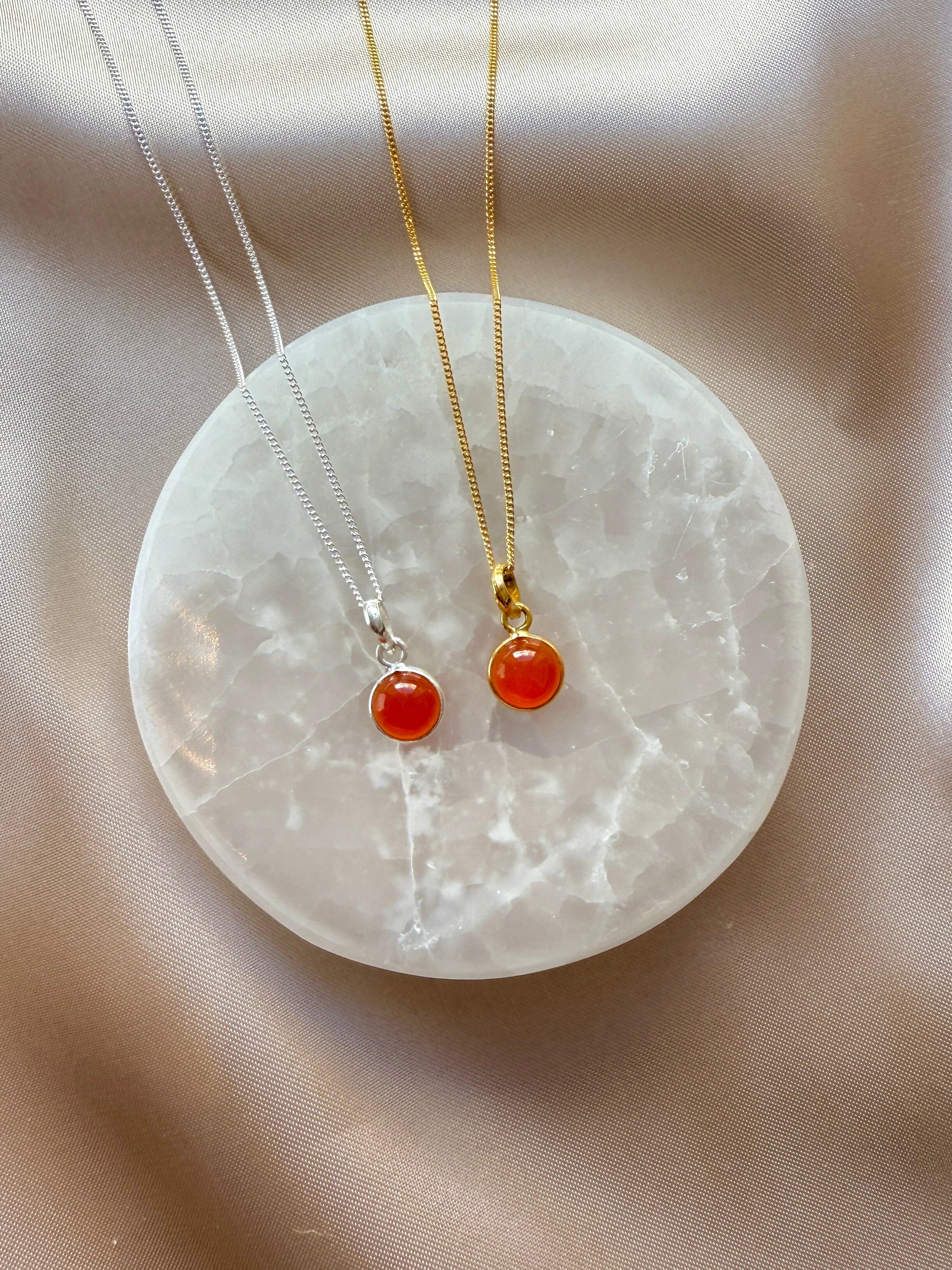 CARNELIAN CRYSTAL NECKLACE ROUND PENDANT