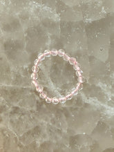 Indlæs billede til gallerivisning CRYSTAL STRETCH RINGS WITH FACETED BEADS Bracelet The Crystal Avenues Rose Quartz - Medium: 6 cm 
