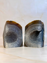 Indlæs billede til gallerivisning DRUZY AGATE BOOKENDS (2) The Crystal Avenues 
