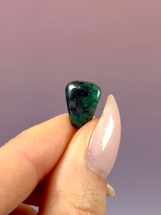 EMERALD (2) tumble stone The Crystal Avenues 