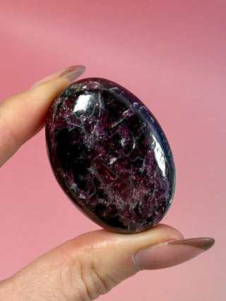 GARNET PALM STONE (2) Tumble Stone The Crystal Avenues 