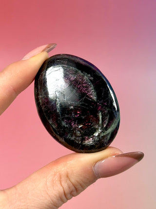 GARNET PALM STONE (4) Tumble Stone The Crystal Avenues 