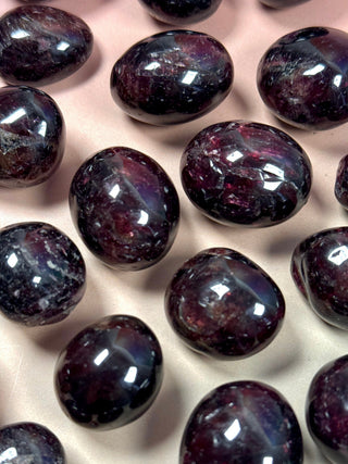 GARNET TUMBLE STONE - EXCLUSIVE QUALITY Tumble Stone The Crystal Avenues 