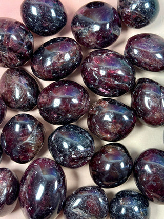 GARNET TUMBLE STONE - EXCLUSIVE QUALITY Tumble Stone The Crystal Avenues 