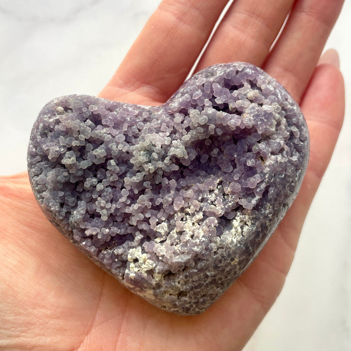 GRAPE AGATE HEART - HAND CARVED (5) The Crystal Avenues 