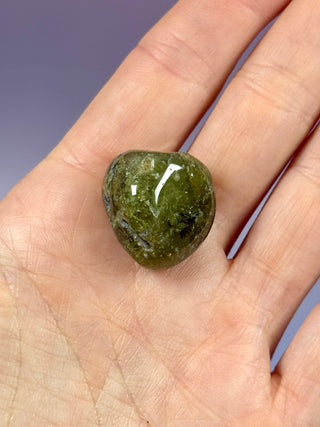 GREEN GARNET (1) Tumble Stone The Crystal Avenues 