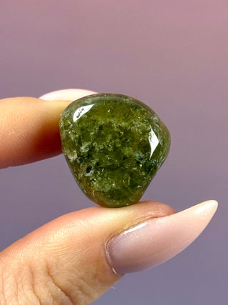 GREEN GARNET (1) Tumble Stone The Crystal Avenues 