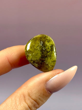 GREEN GARNET (3) Tumble Stone The Crystal Avenues 