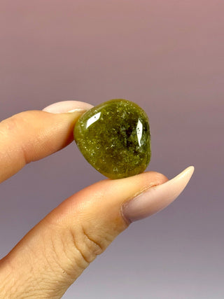 GREEN GARNET (5) Tumble Stone The Crystal Avenues 