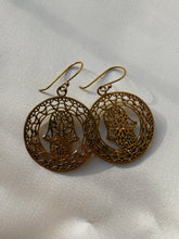 Indlæs billede til gallerivisning HAMSA BRASS EARRINGS - MEDIUM The Crystal Avenues 
