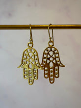 Indlæs billede til gallerivisning HAMSA BRASS EARRINGS - SMALL The Crystal Avenues 
