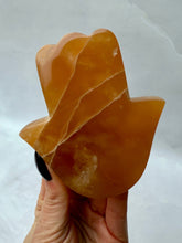 Indlæs billede til gallerivisning HONEY CALCITE HAMSA (3) Palmstone The Crystal Avenues 
