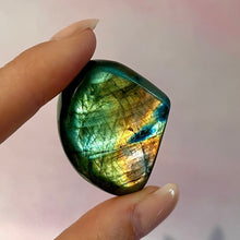 Load image into Gallery viewer, LABRADORITE FREEFORM (6) tumble stone The Crystal Avenues 
