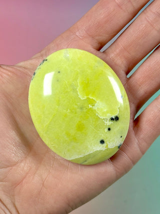 LIME SERPENTINE PALM STONE (4) Palm stone The Crystal Avenues 